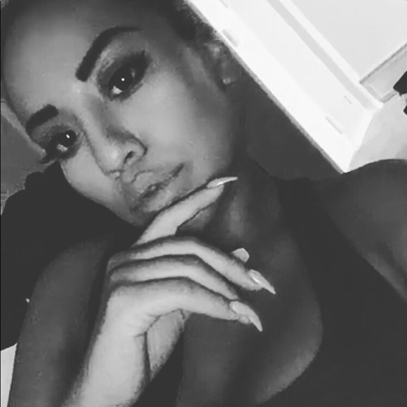 Hello to all!!! Nancy 5'2 34DDD M-L top 6-8 bottom 7 1/2 shoe size. 💄💋 - Picture 3 of 6